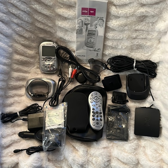 XM2Go Delphi Satellite radio receiver and all accessories - Picture 1 of 2